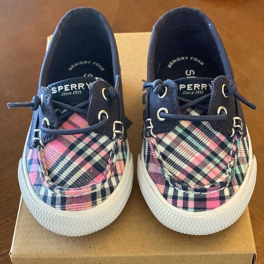 NWB Sperrys little kids size 7 plaid slip ons